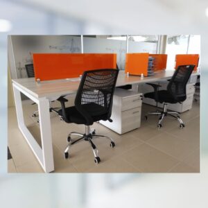 Puesto de trabajo, sillas, escritorios, cajoneras, espacio de trabajo para oficinas, remodelación de oficinas